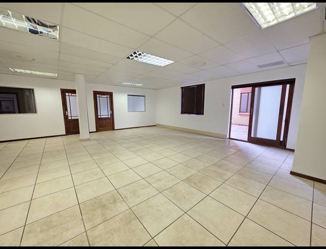 172M² OFFICE TO LET IN HONEYDEW